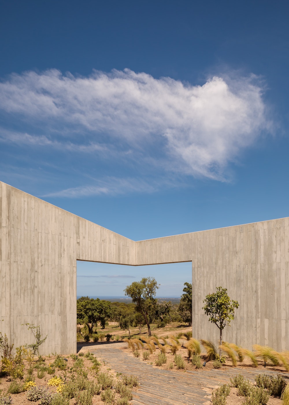 The Mediterranean Home − Residential Architecture and Interiors with a Southern Touch DIE GESTALTEN VERLAG UK LTD