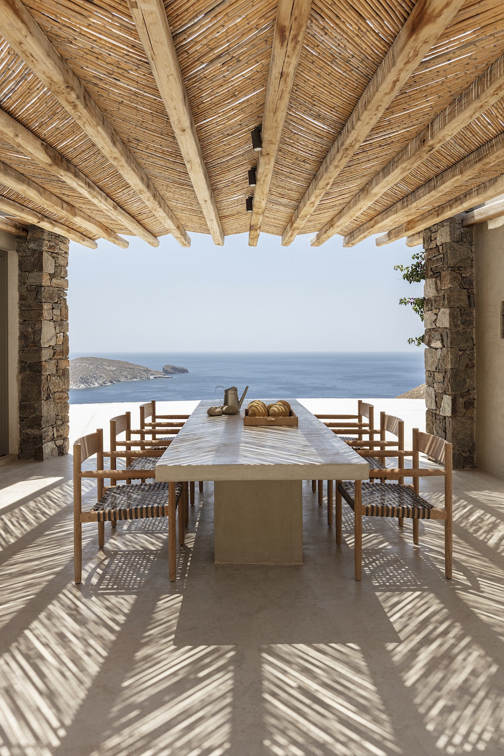 The Mediterranean Home − Residential Architecture and Interiors with a Southern Touch DIE GESTALTEN VERLAG UK LTD