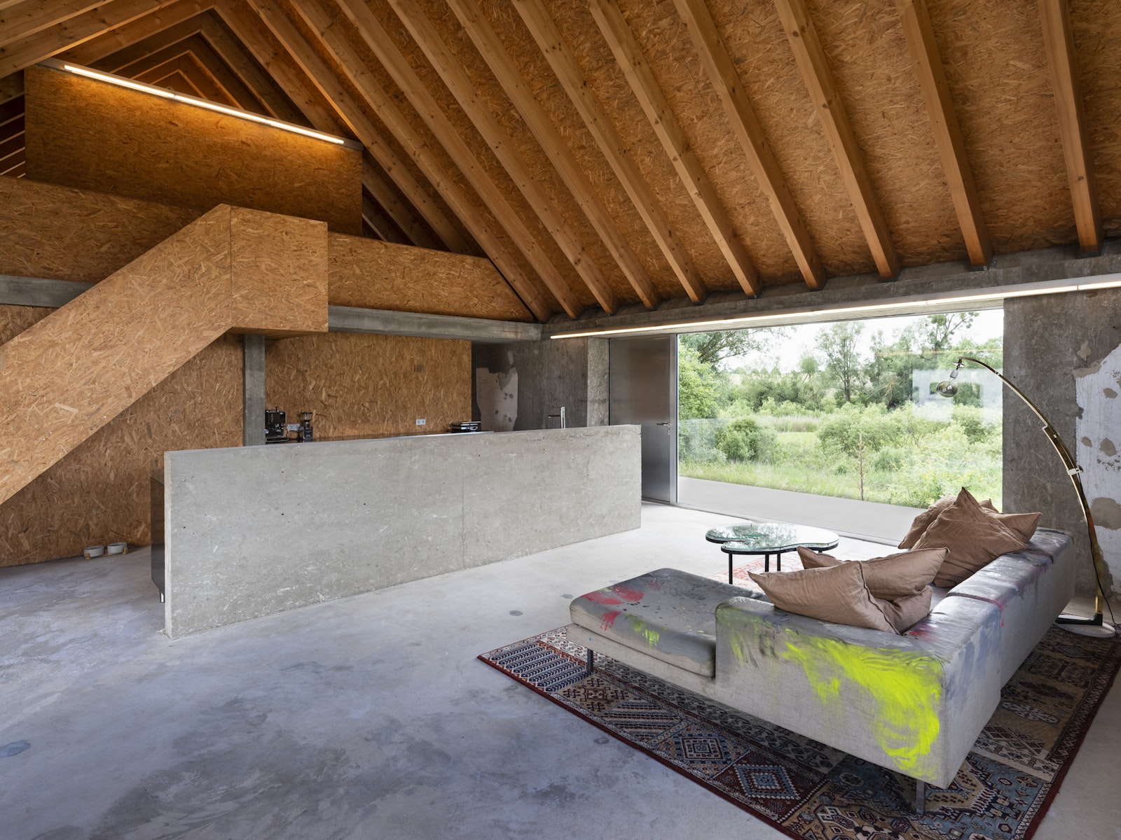 Circular Materials − Innovation and Reuse in Design and Architecture DIE GESTALTEN VERLAG UK LTD