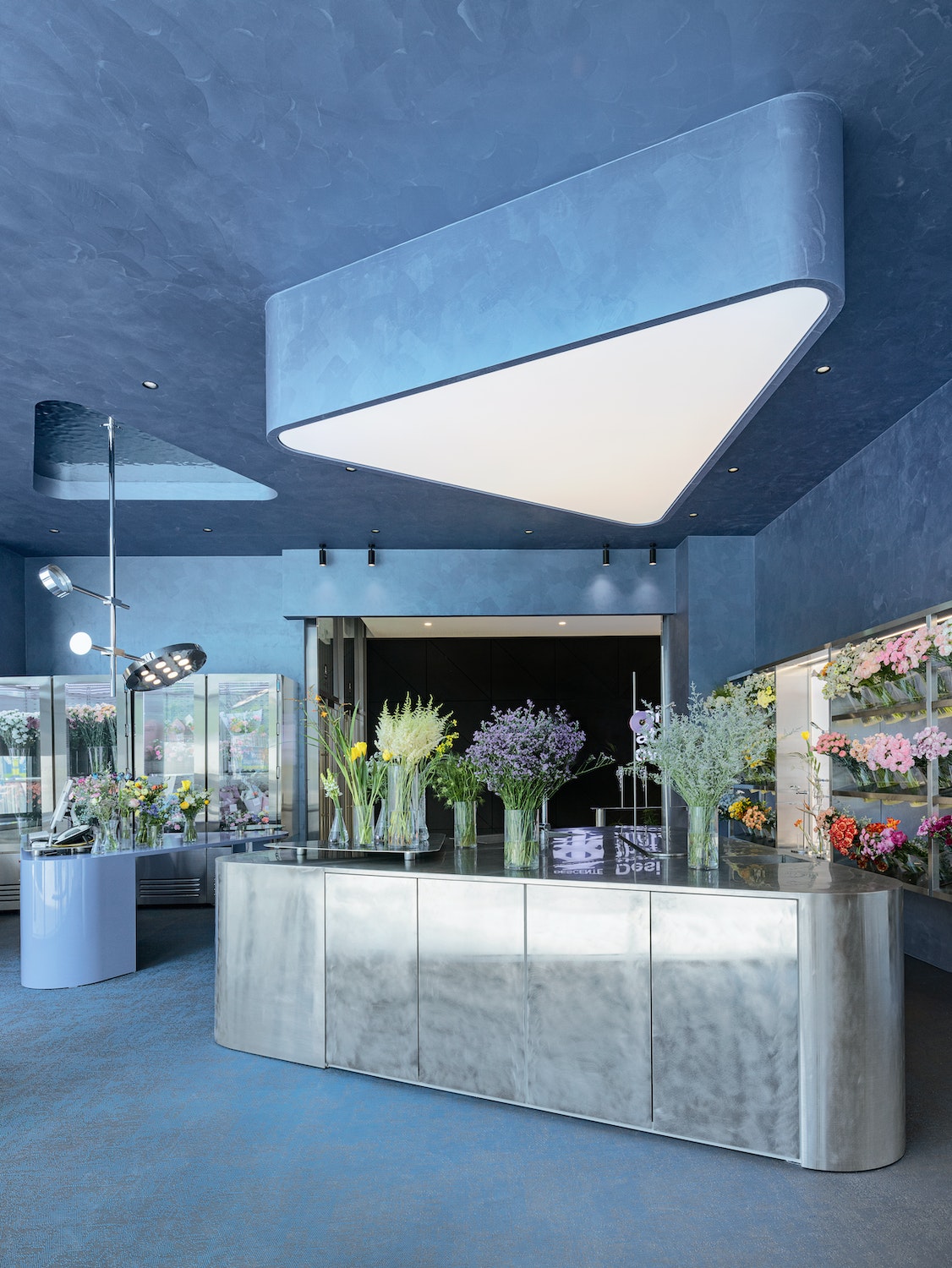 Think Big Shop Small − Unique Stores and Contemporary Retail Design DIE GESTALTEN VERLAG UK LTD