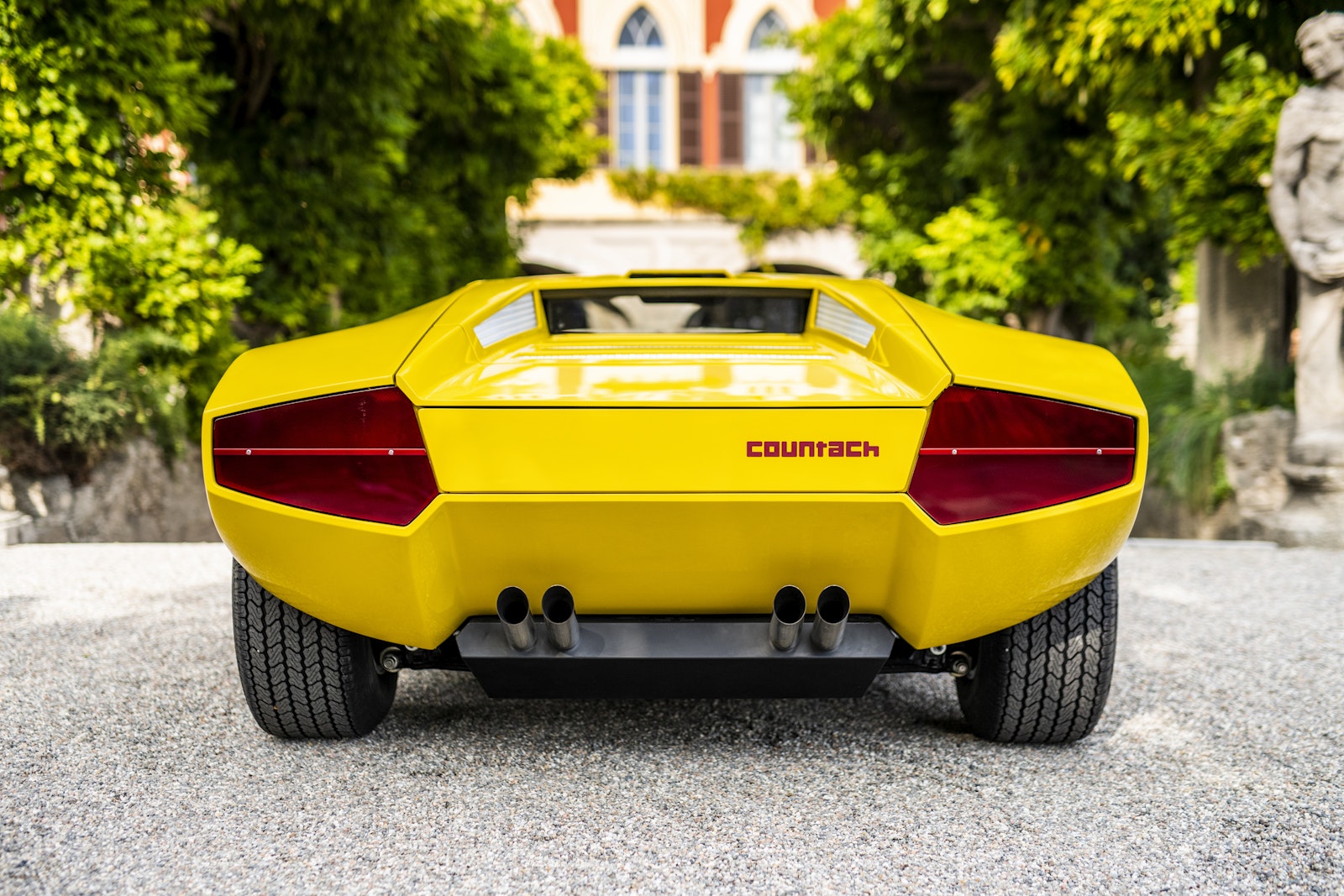 Drive Different − Restomods and Iconic Automobiles Reimagined DIE GESTALTEN VERLAG UK LTD