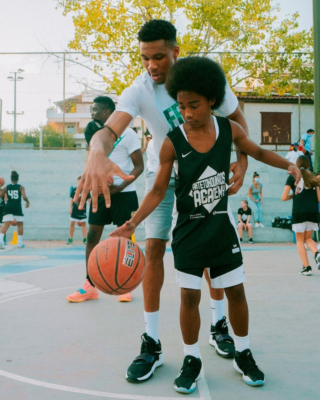 Courtside Candy − The Culture and Influence of Basketball DIE GESTALTEN VERLAG UK LTD