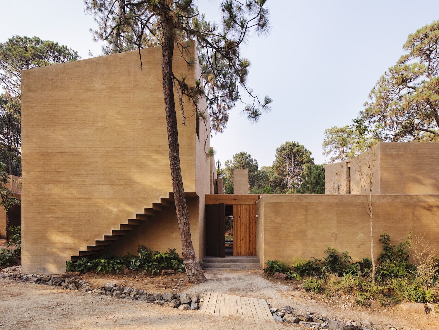 Beyond the West − New Global Architecture DIE GESTALTEN VERLAG UK LTD