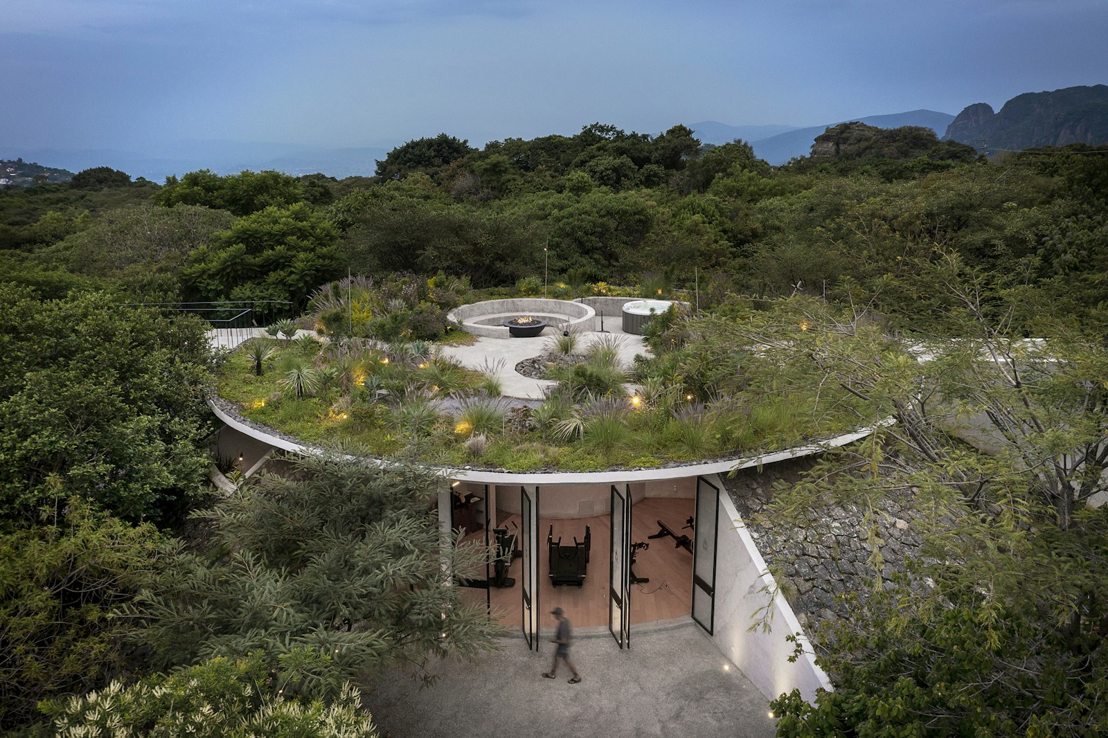 The House of Green − Natural Homes and Biophilic Architecture DIE GESTALTEN VERLAG UK LTD