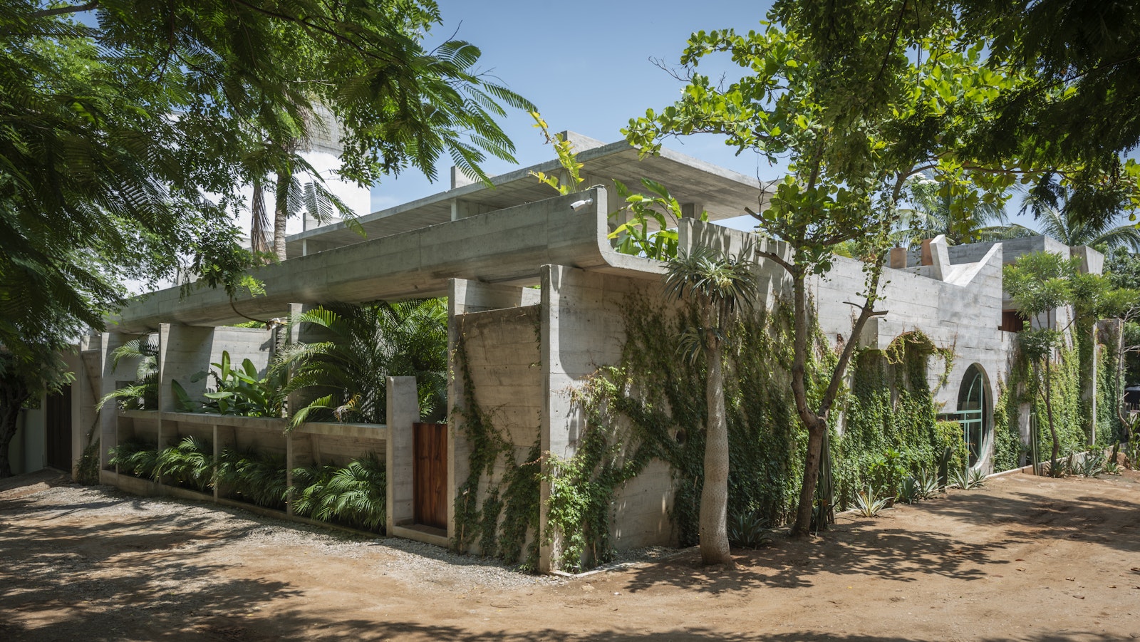 The House of Green − Natural Homes and Biophilic Architecture DIE GESTALTEN VERLAG UK LTD