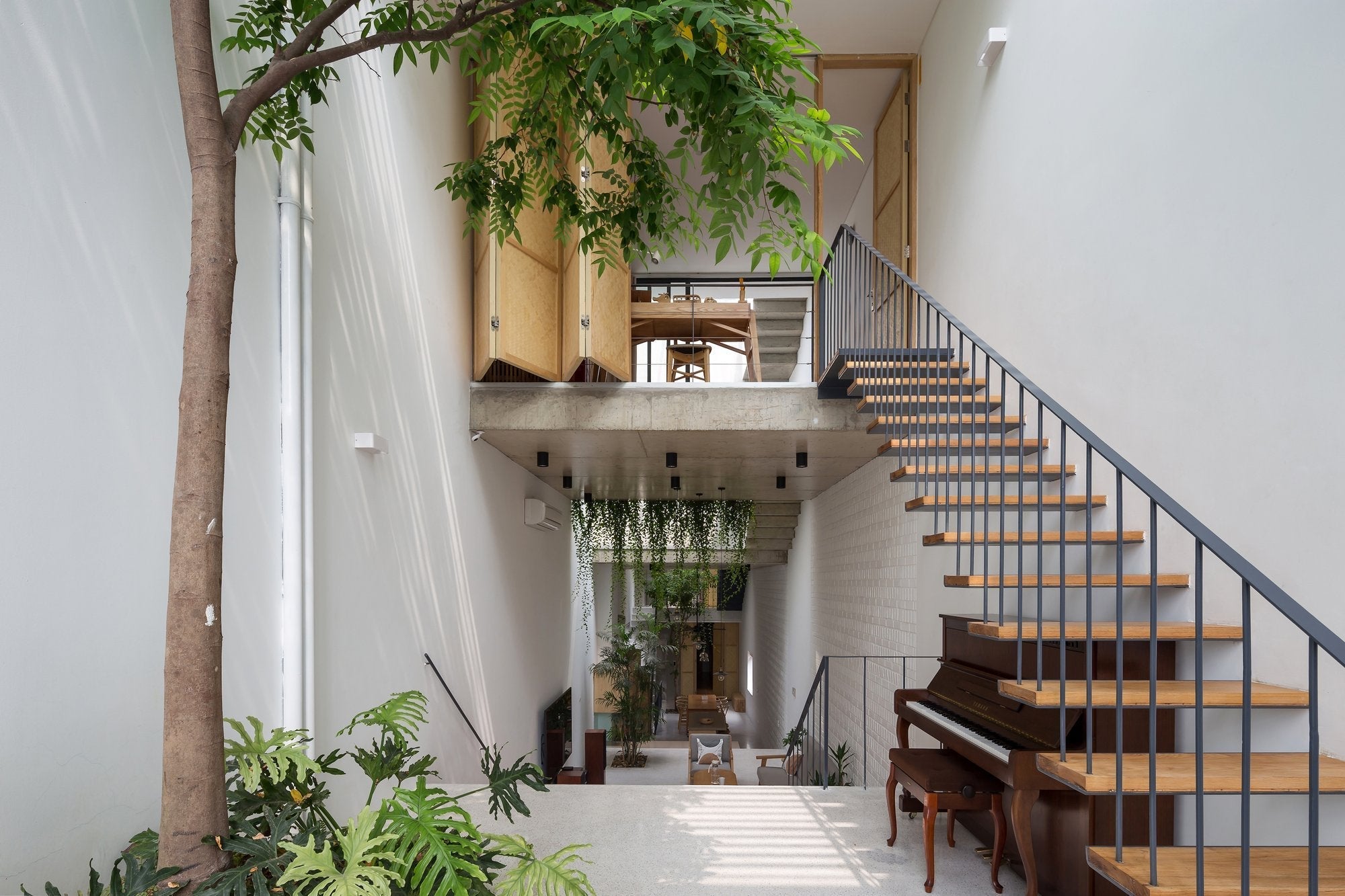 Vertical Living: Compact Architecture for Urban Spaces DIE GESTALTEN VERLAG UK LTD