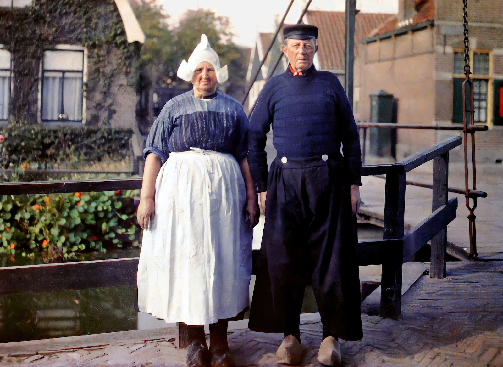 The Colors of Life − Early Color Photography Enhanced by Stuart Humphryes DIE GESTALTEN VERLAG UK LTD