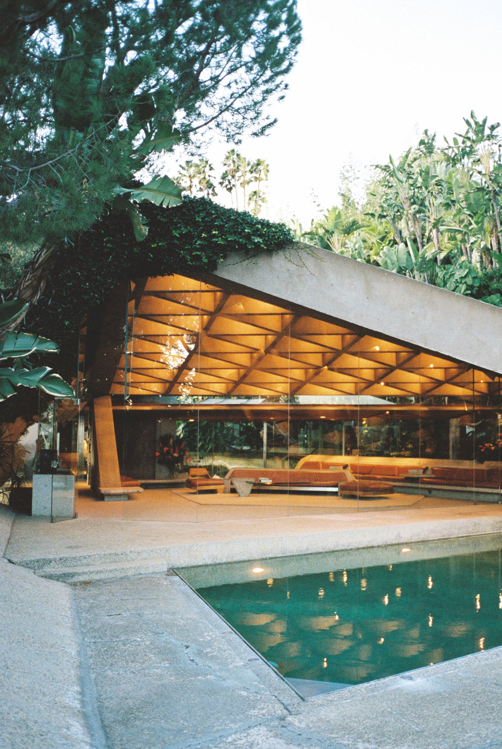 Living In − Modern Masterpieces of Residential Architecture DIE GESTALTEN VERLAG UK LTD