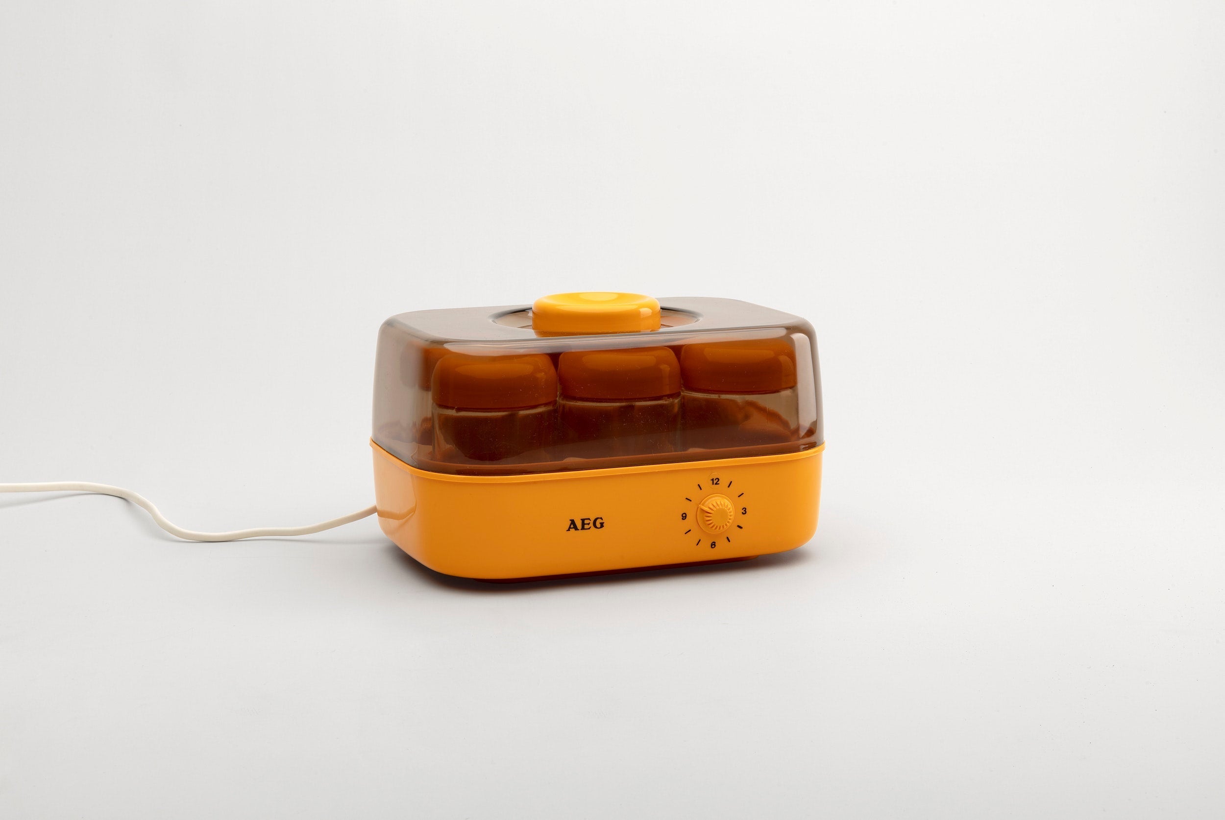 Soft Electronics − Iconic Retro Designs from the ’60s, ’70s, and ’80s DIE GESTALTEN VERLAG UK LTD