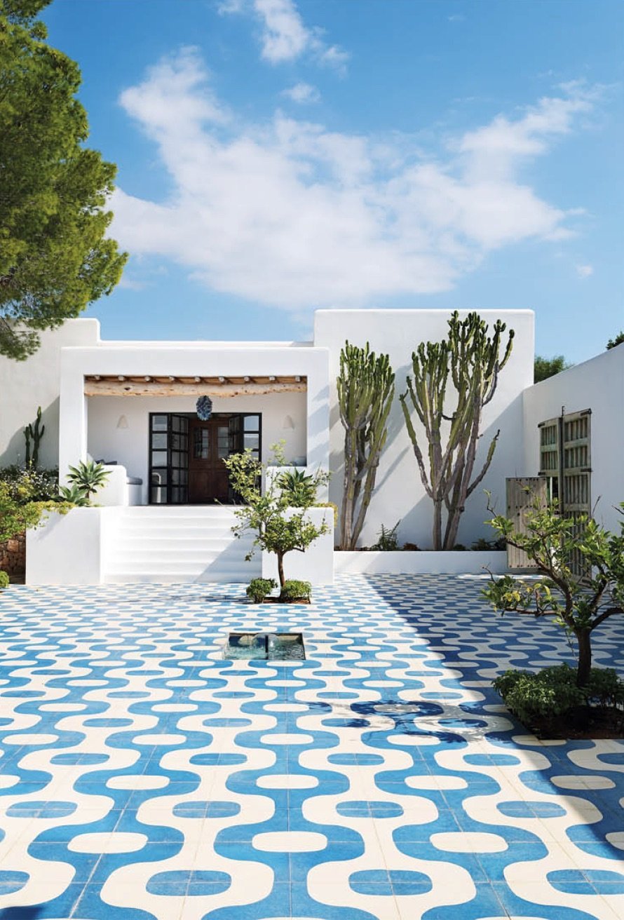 The New Mediterranean ­− Homes and Interiors Under the Southern Sun DIE GESTALTEN VERLAG UK LTD