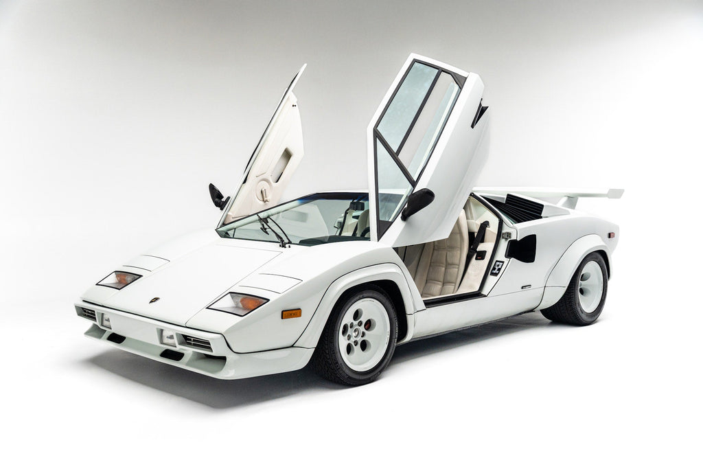 Neon Rides − Cars and Culture of the '80s and '90s DIE GESTALTEN VERLAG UK LTD